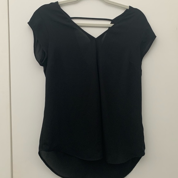 Inverted Pleat V-Neck Cap Sleeve Shirt
DR2 BY DANIEL RAINN - Picture 3 of 5